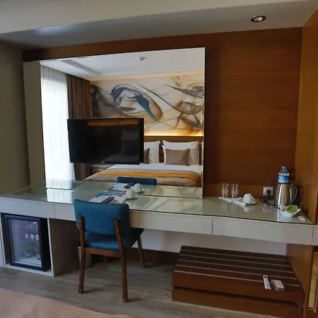 B Business & Hotel