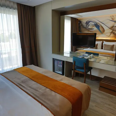 B Business & Hotel