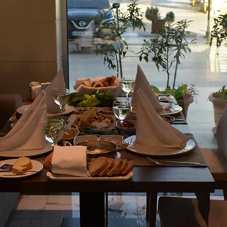 B Business & Hotel